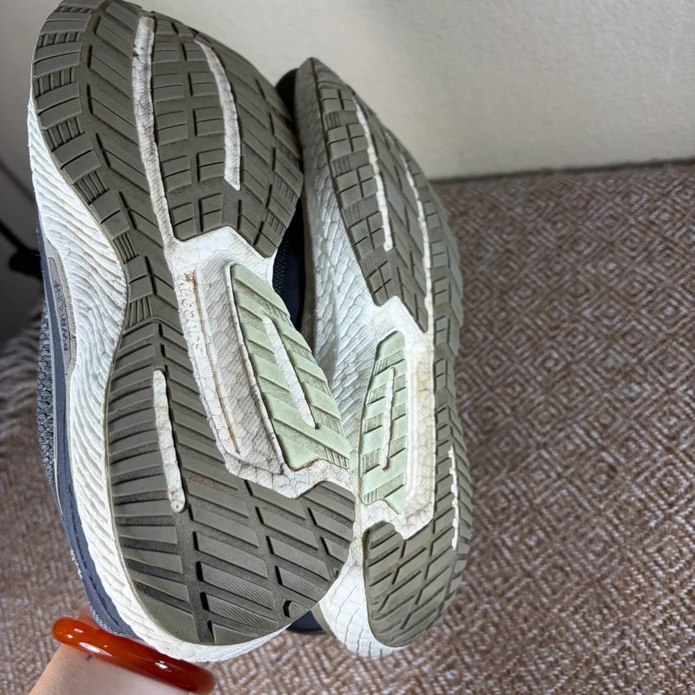 Saucony Triump 18 Running Athletic Lace Up Shoes Sz 9W Outdoor Running Gym